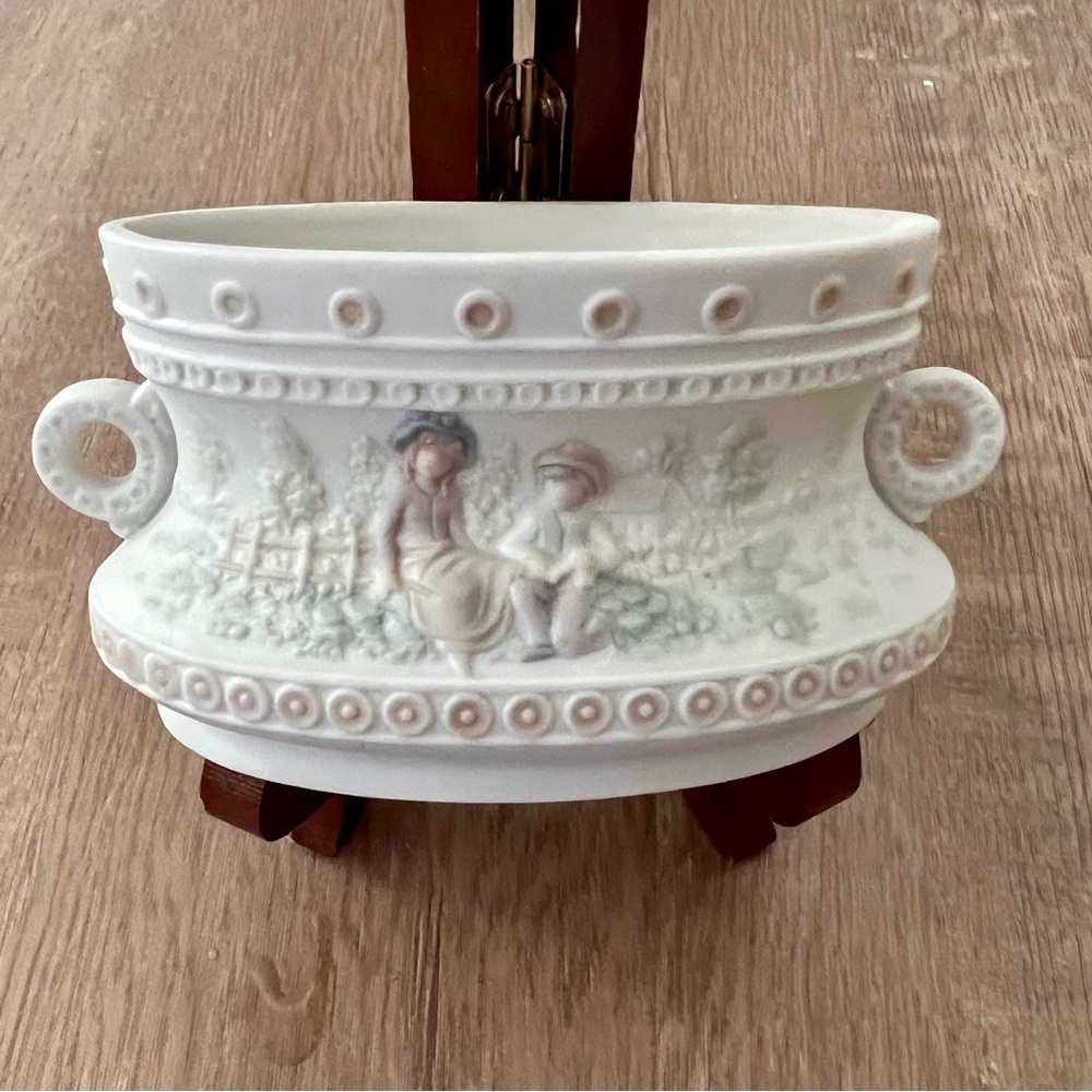 1984 LLADRO Children In Garden Small Matte Bisque Bowl Vase By Jose Roig RETIRED